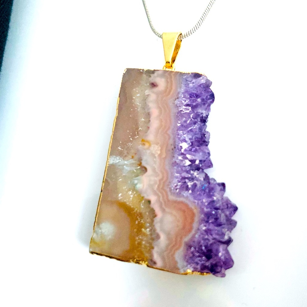 Beautiful Amethyst druse stone pendant necklace framed by gold tone metal NWT
